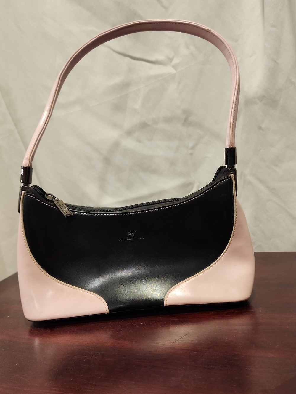 VTG Daniella Moda Black and Light Pink Leather Shoulder Bag.  Adorable And Chic.